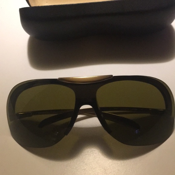 Chanel Sunglasses - Picture 3 of 4